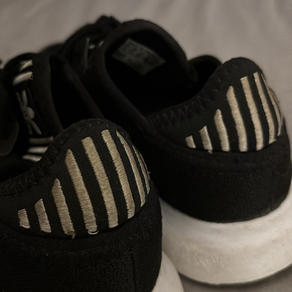 Adidas Swift Run Athletic Shoes women’s 7 - Picture 3 of 7